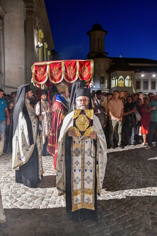 Procesiune cu Epitaful Preasfintei Născătoare de Dumnezeu 123715