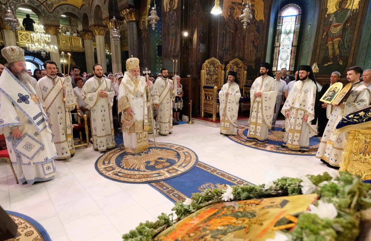 Cinstire adusă Maicii Domnului la Catedrala Patriarhală 123742