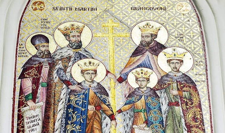 Aducerea Sf. Mahrame a Domnului din Edesa la Constantinopol; †) Sf. Martiri Brâncoveni: Constantin Voievod cu cei patru fii ai săi, Constantin, Ştefan, Radu şi Matei, şi sfetnicul Ianache; Sf. Cuv. Iosif de la Văratec; Sf. Mc. Diomid 123740