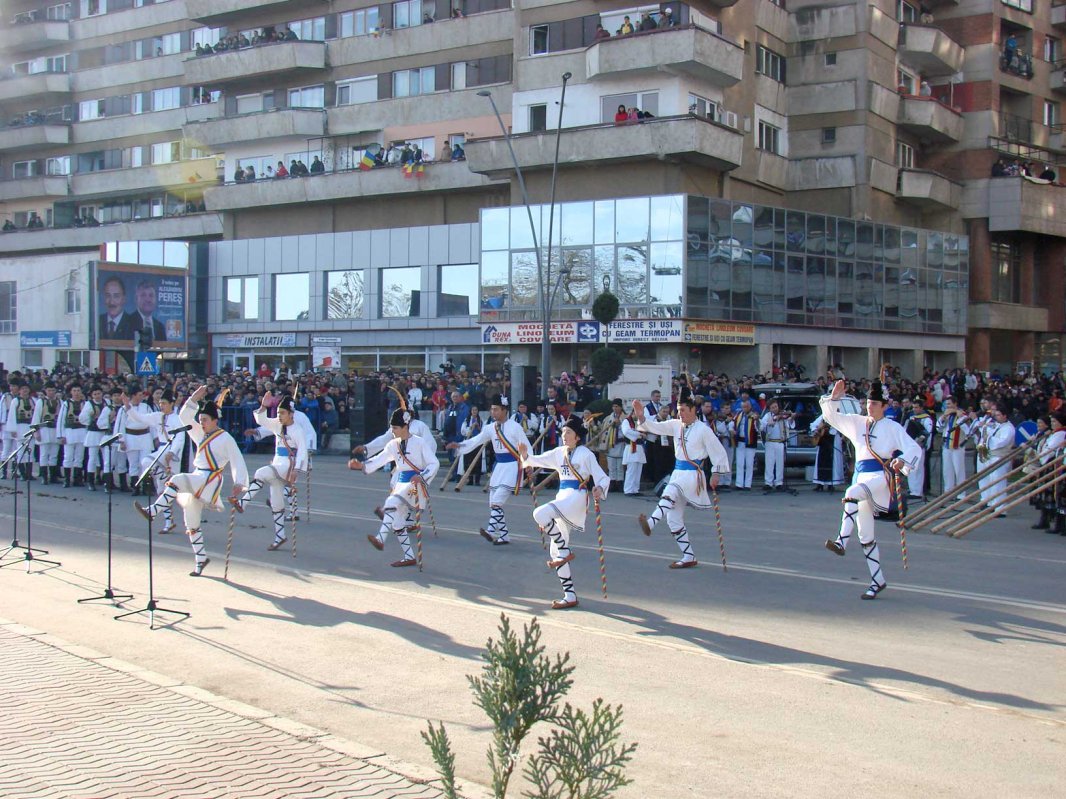 Estetic și practic, componentele creației noastre populare 123423