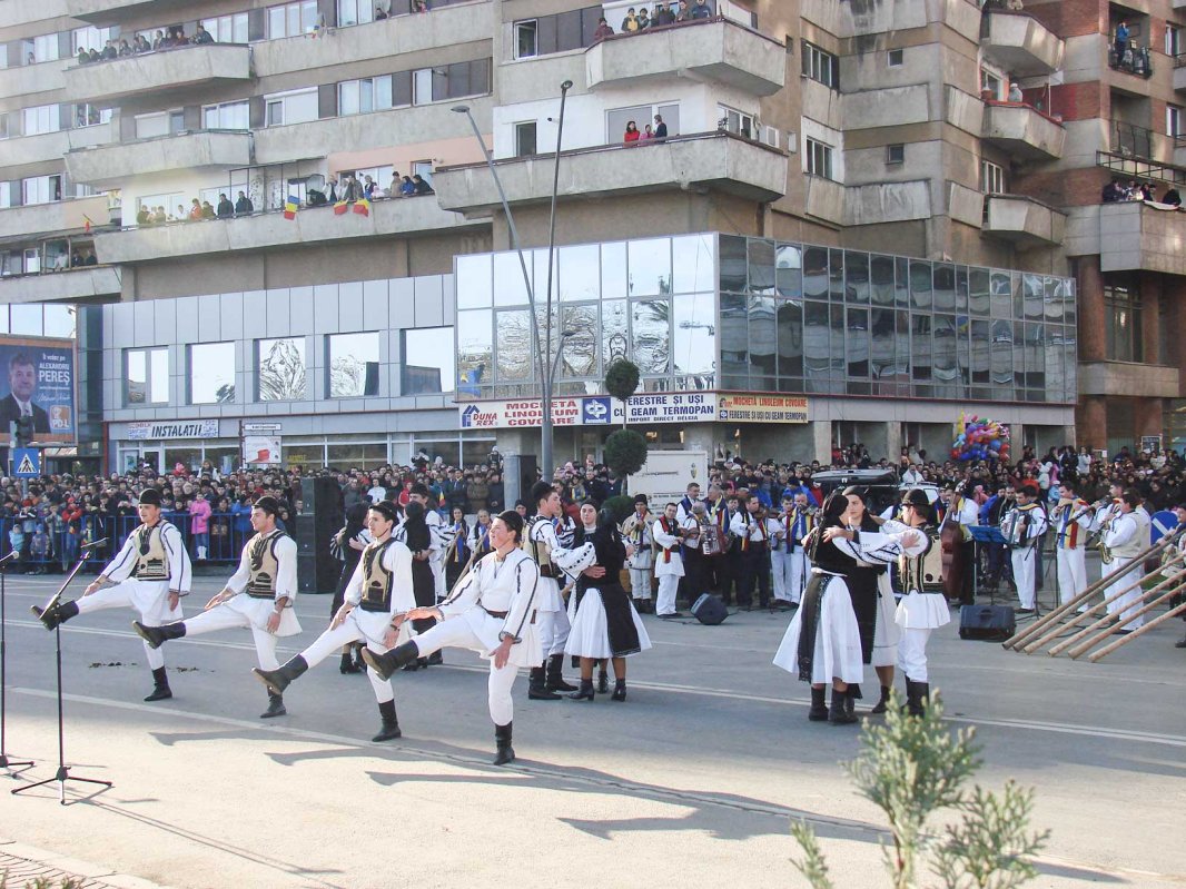 Estetic și practic, componentele creației noastre populare 123424