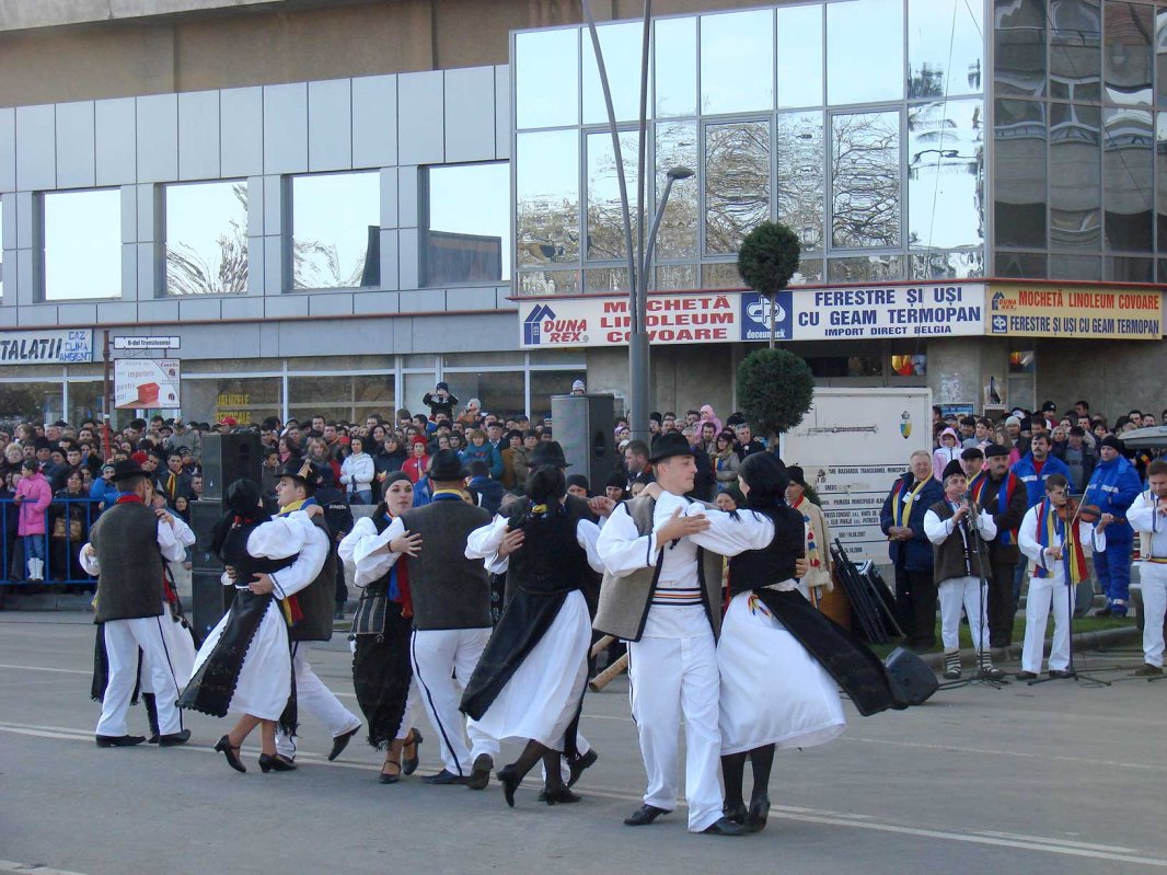 Estetic și practic, componentele creației noastre populare 123425