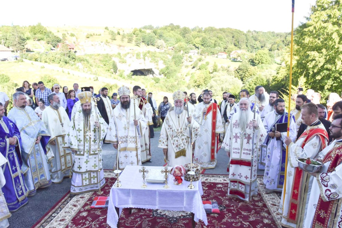 Ponoarele, satul care vine direct din legendă 123439