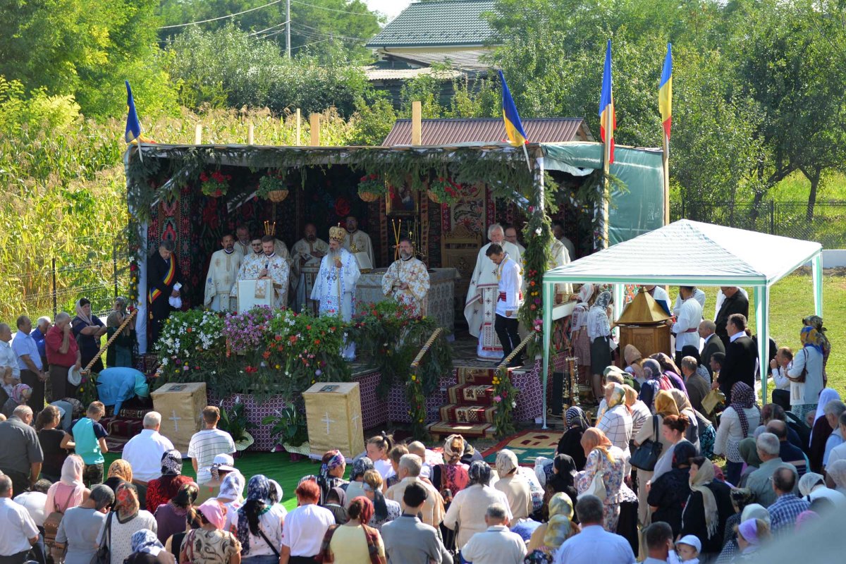 Biserica din Rediu - Ruginoasa a fost sfinţită 123895