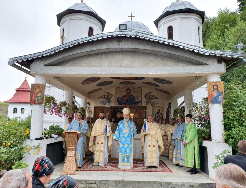 Slujiri arhierești la sărbătoarea Adormirii Maicii Domnului 123841