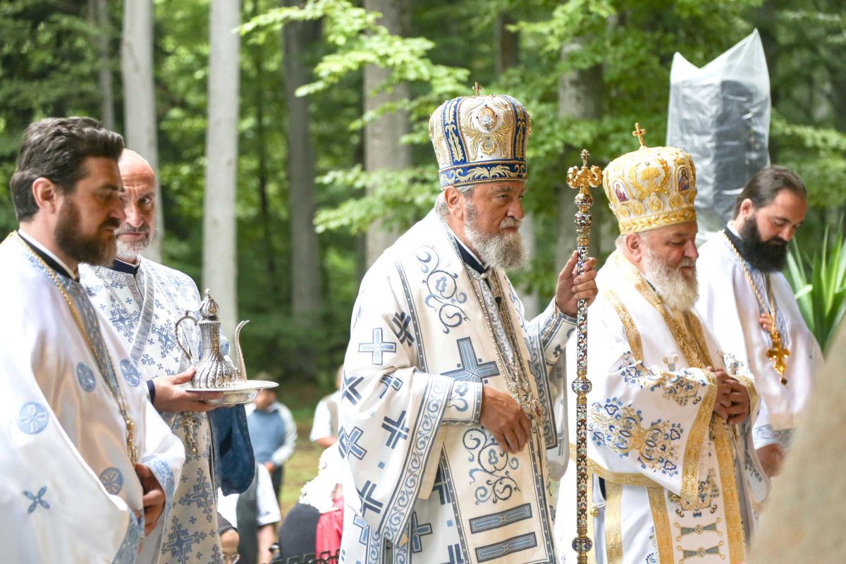 Slujiri arhierești la sărbătoarea Adormirii Maicii Domnului 123842