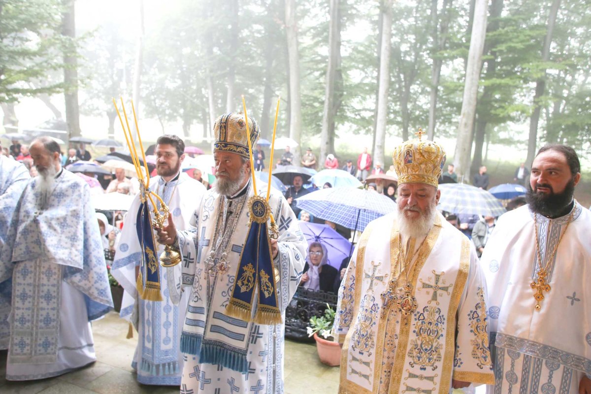 Slujiri arhierești la sărbătoarea Adormirii Maicii Domnului 123844