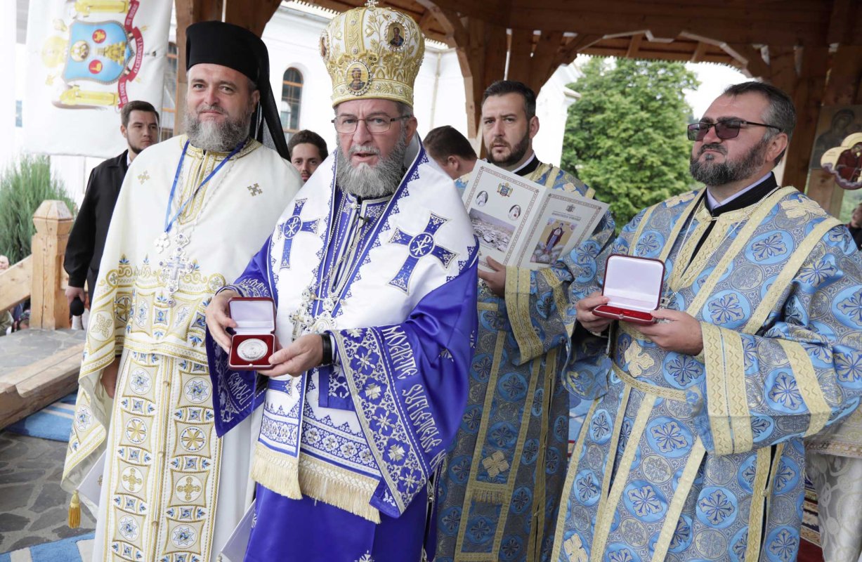 Slujiri arhierești la sărbătoarea Adormirii Maicii Domnului 123869