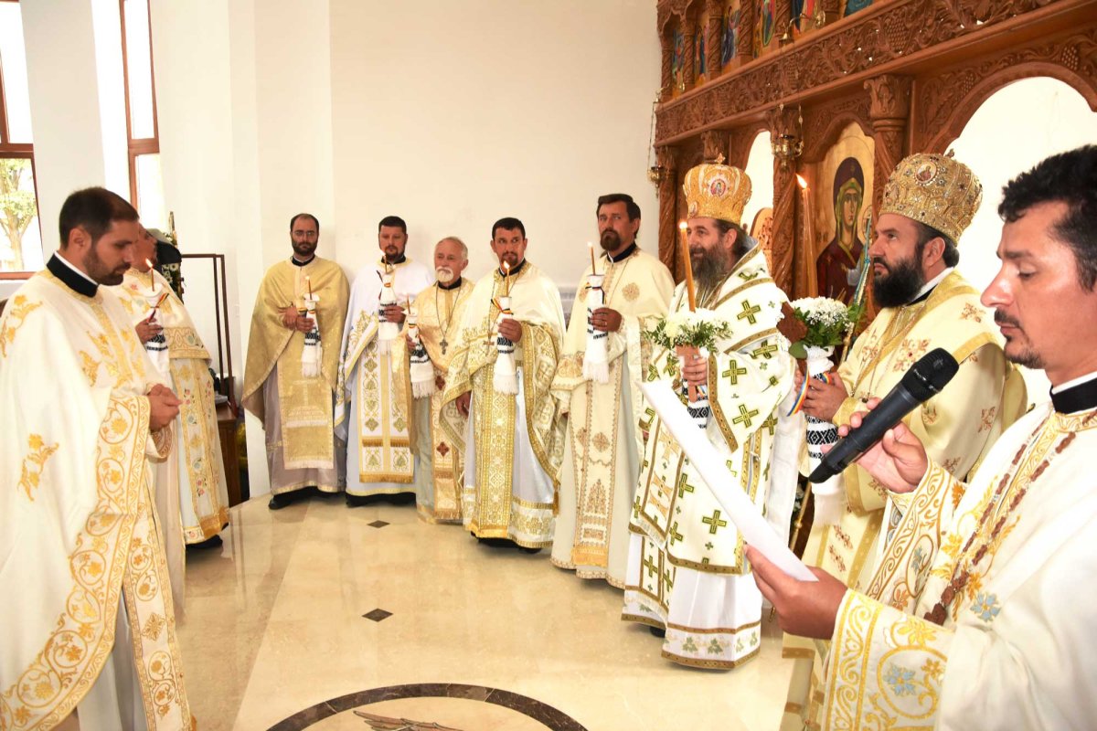 Slujiri arhierești la sărbătoarea Adormirii Maicii Domnului 123875