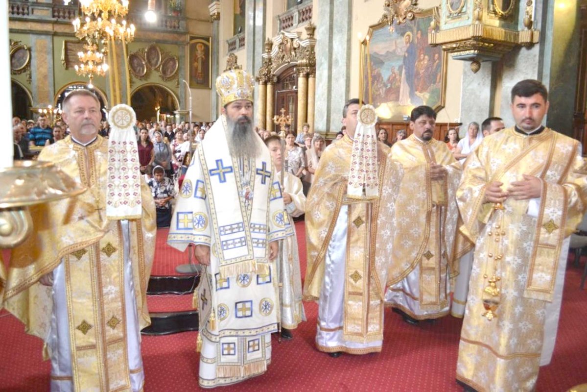 Slujiri arhierești la sărbătoarea Adormirii Maicii Domnului 123879