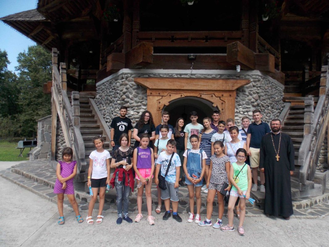 Copiii din parohia bihoreană Bratca - pelerini în Maramureș 124028