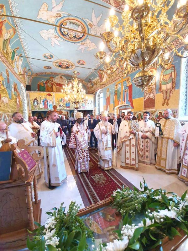 Slujiri arhierești în duminica a IX-a după Rusalii 124010