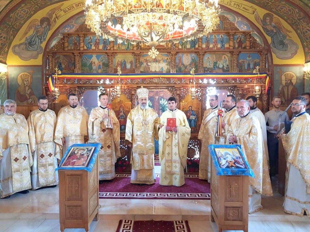 Slujiri arhierești în duminica a IX-a după Rusalii 124013