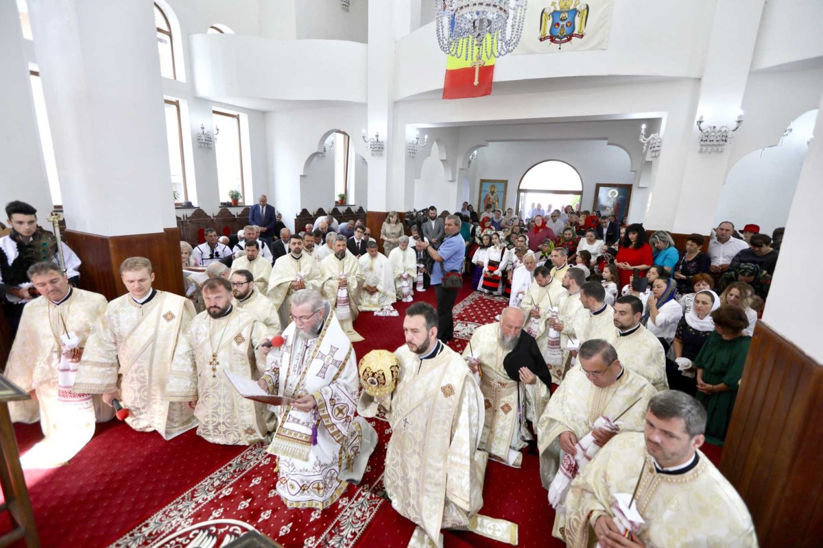 Slujiri arhierești în duminica a IX-a după Rusalii 124021