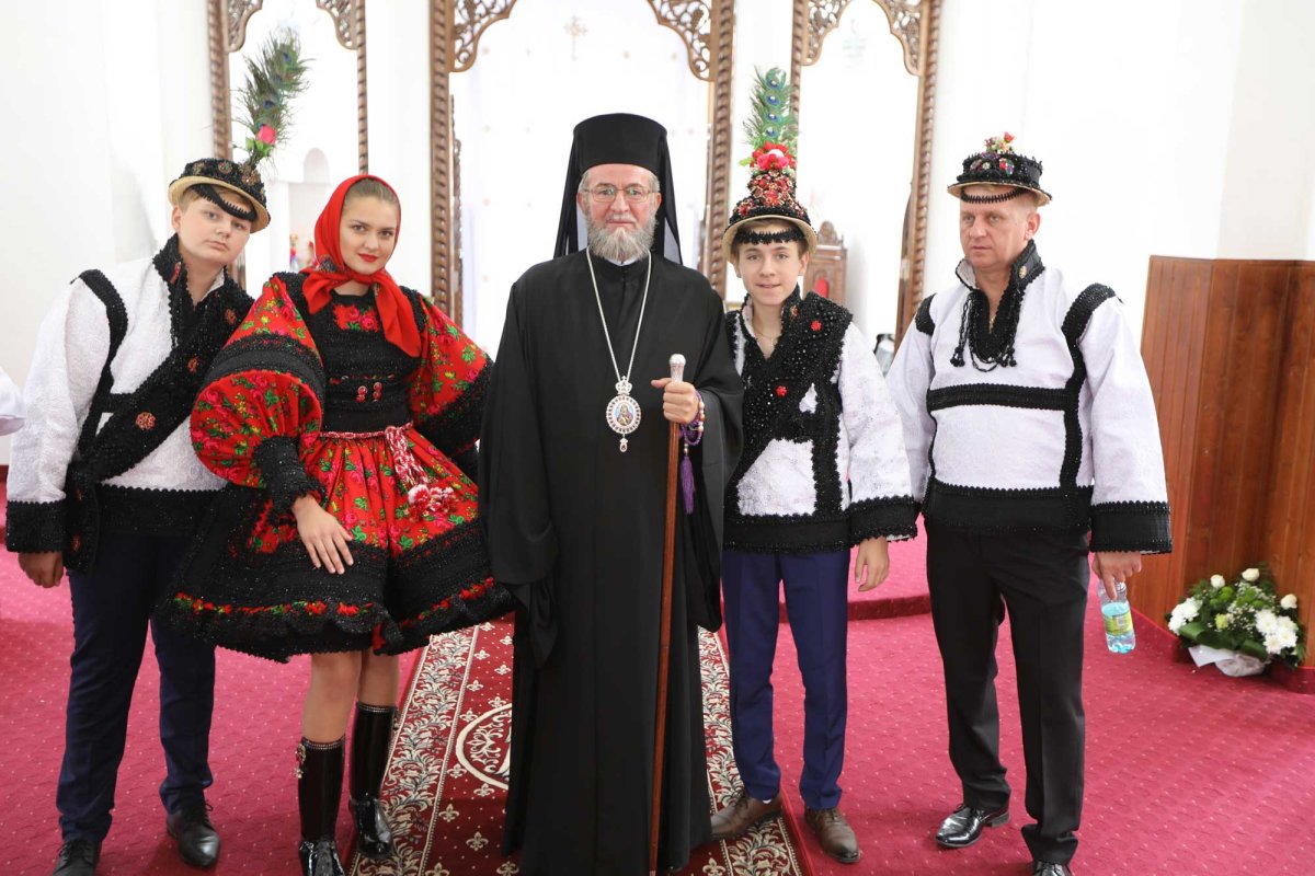 Slujiri arhierești în duminica a IX-a după Rusalii 124023