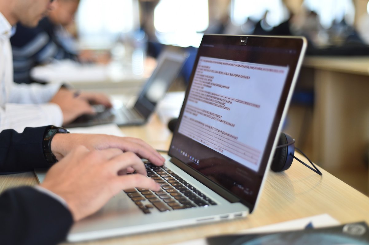 Atacurile cibernetice, raportate la numărul unic 1911 124061