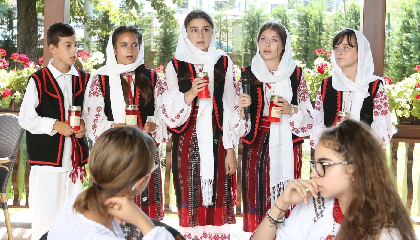 Concursul catehetic „Maica Domnului, povățuitoarea tinerilor” la Buzău 124057