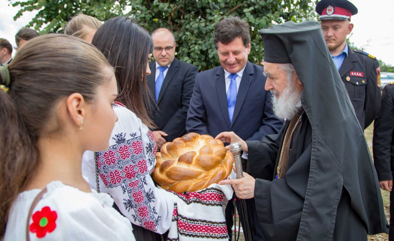 ÎPS Părinte Timotei a sfințit noua catapeteasmă a Bisericii din Firiteaz 124081