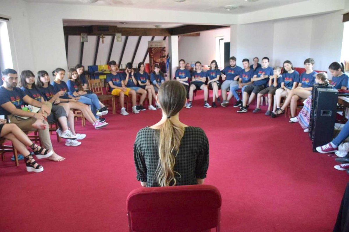 „Credința altfel” - o experiență de neuitat pentru tinerii din Banatul de Munte 124189