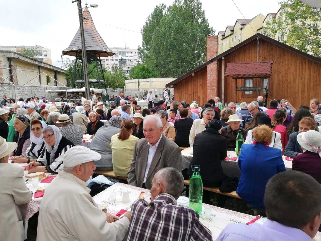 Hramuri și manifestări parohiale la praznicul Adormirii Maicii Domnului 124202