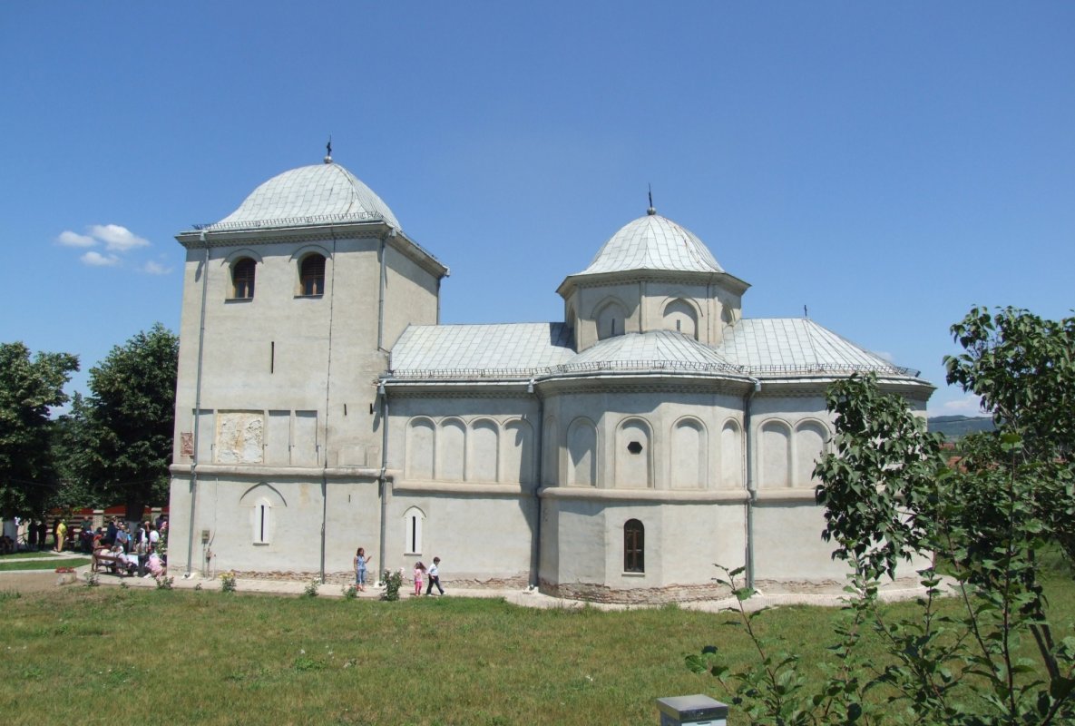 Cerneți, mănăstirea ca o tindă de rai 124313