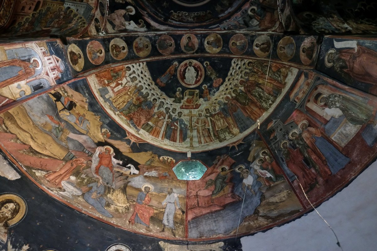 Cerneți, mănăstirea ca o tindă de rai 124318