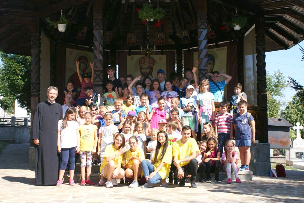 Peste 100 de copii în taberele de la Izvoare 124410