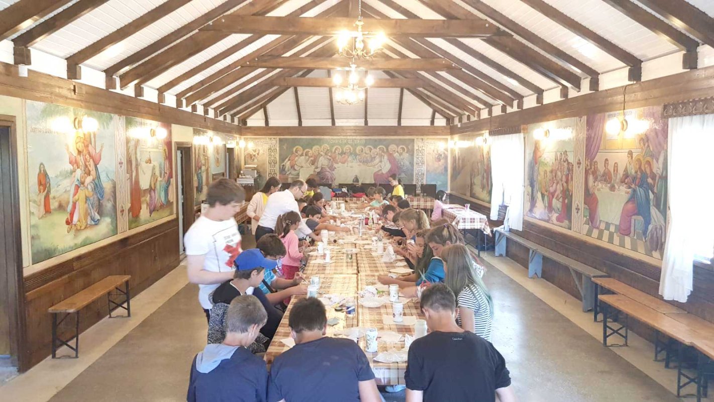 Peste 100 de copii în taberele de la Izvoare 124411