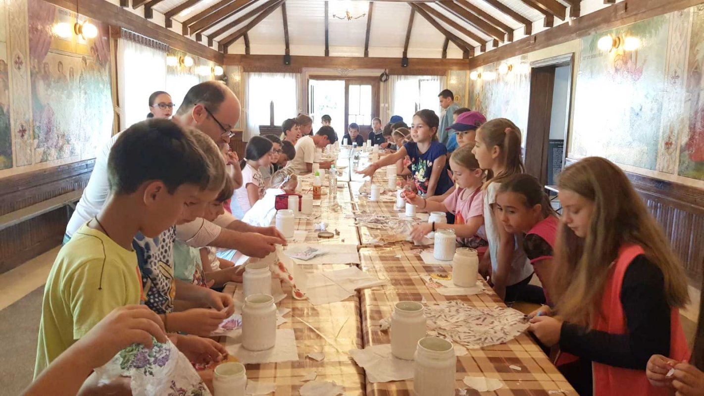 Peste 100 de copii în taberele de la Izvoare 124412