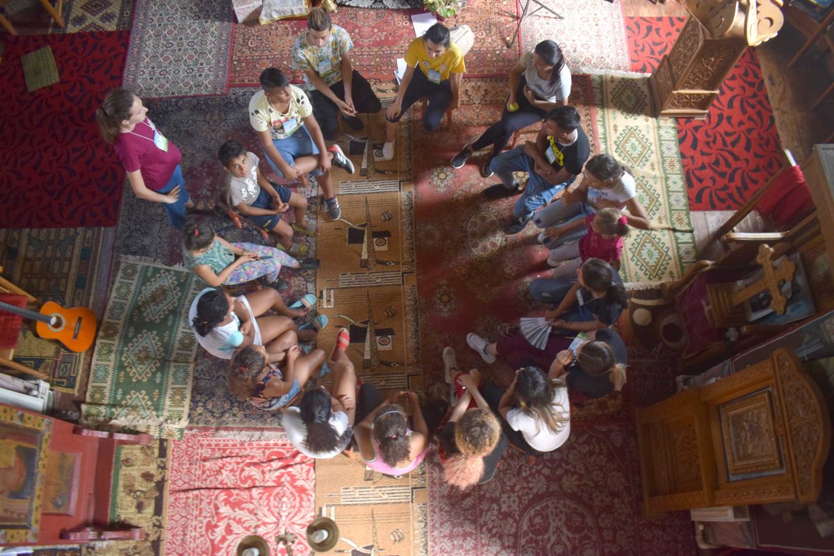 „Tabăra bucuriei” pentru 100 de tineri şi copii de etnie romă 124389