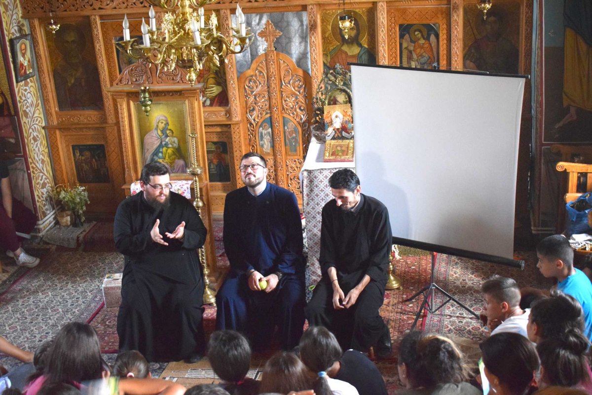 „Tabăra bucuriei” pentru 100 de tineri şi copii de etnie romă 124392