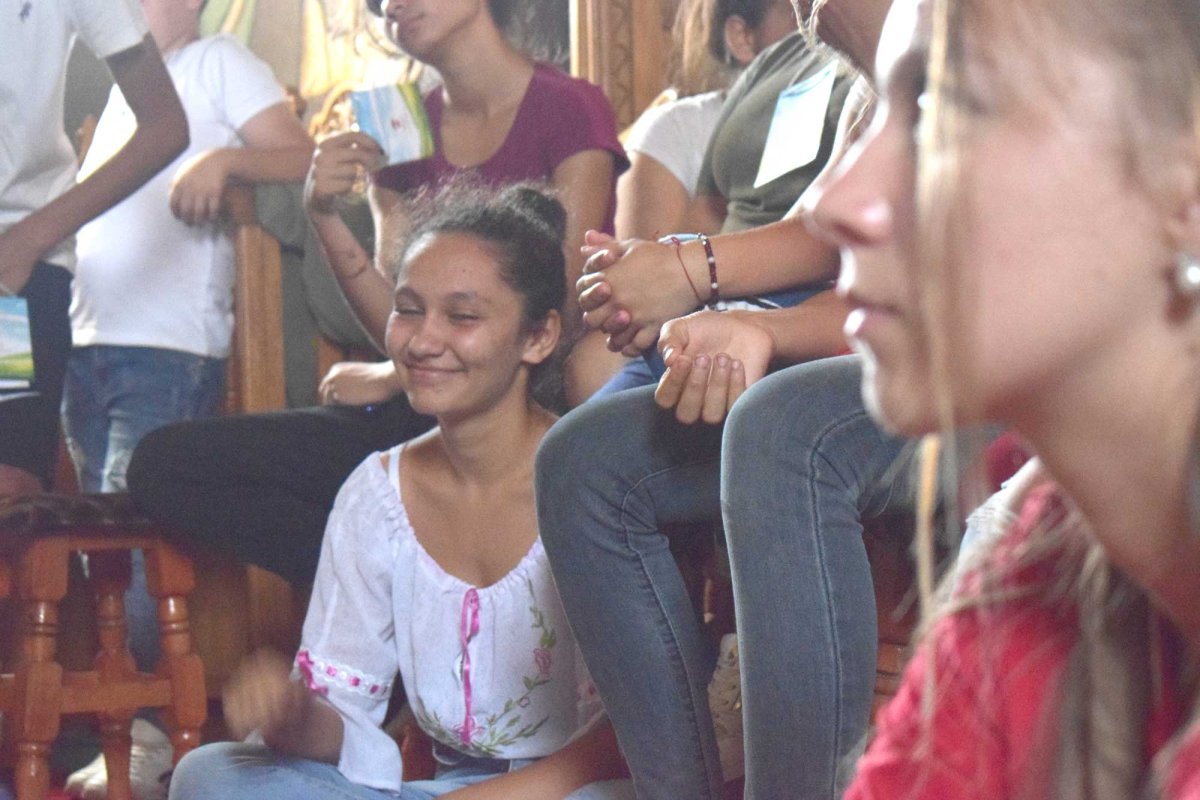 „Tabăra bucuriei” pentru 100 de tineri şi copii de etnie romă 124395