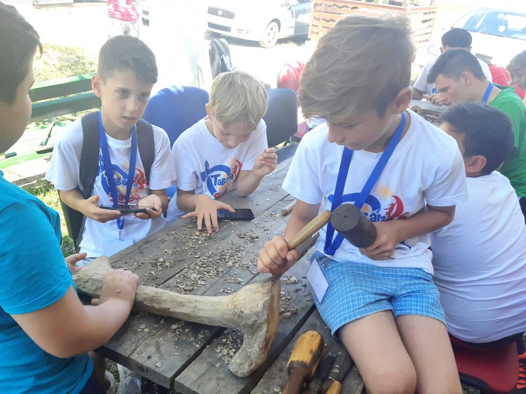 Tabere de vară ale lunii august în satele transilvănene și bănățene 124357