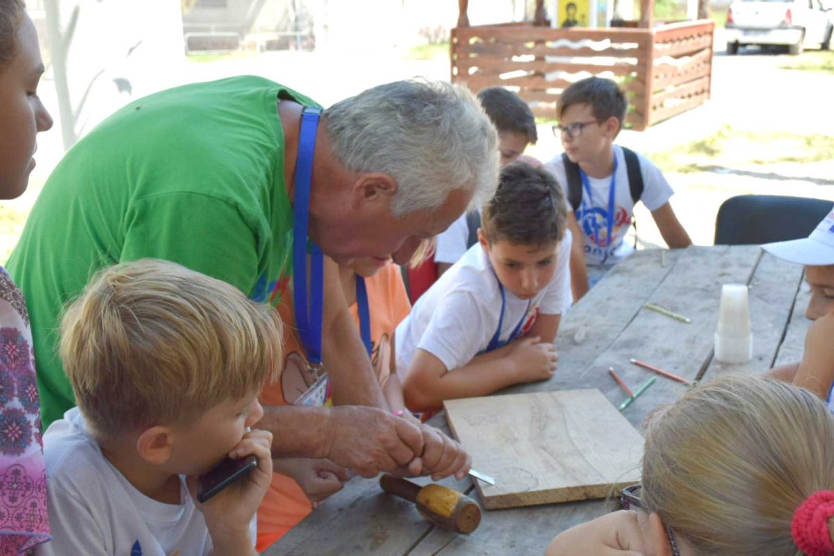 Tabere de vară ale lunii august în satele transilvănene și bănățene 124359