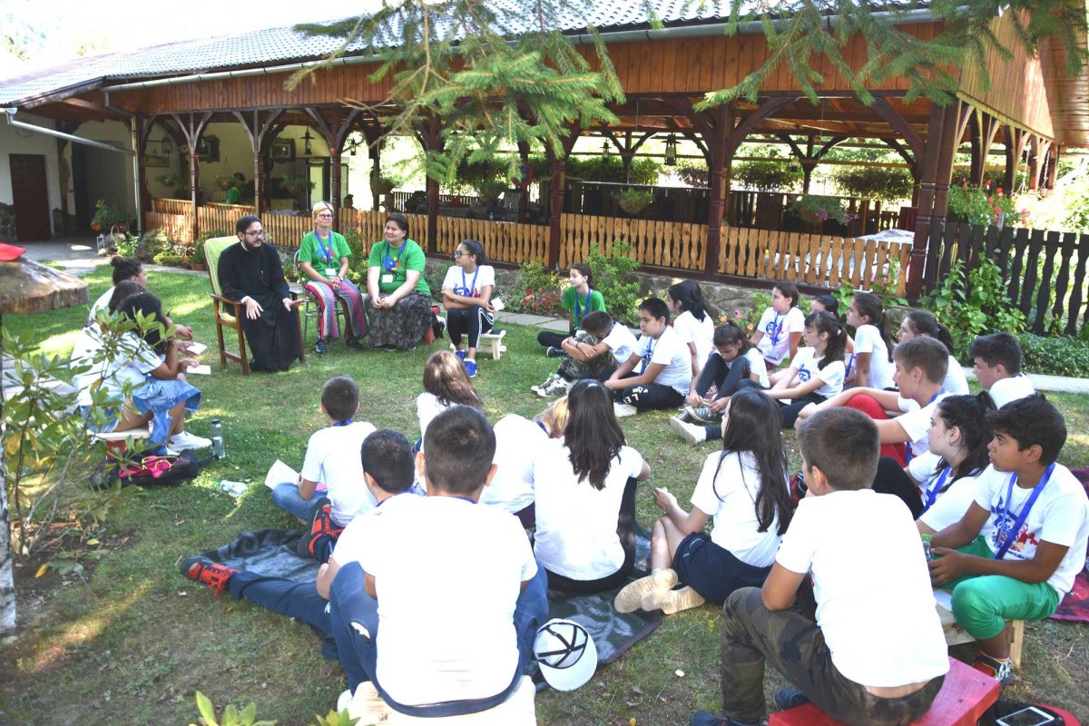 Tabere de vară ale lunii august în satele transilvănene și bănățene 124369