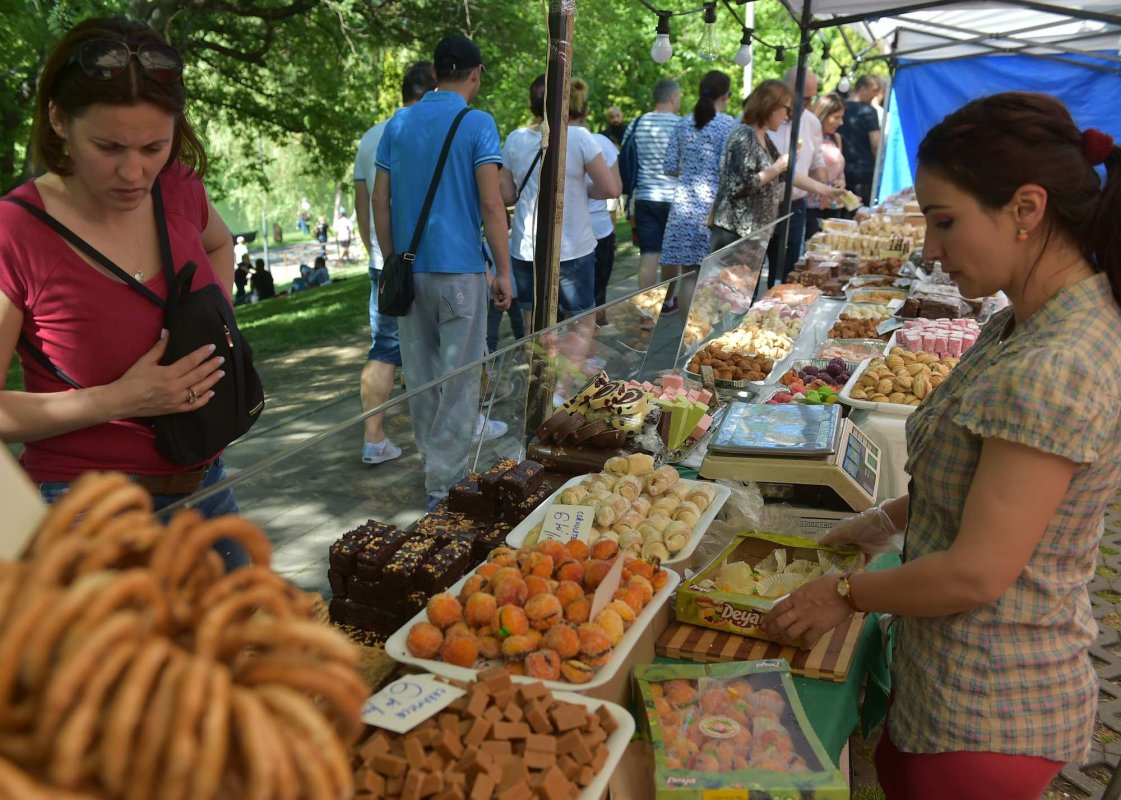 Târg caritabil în Parcul Cuza 124324