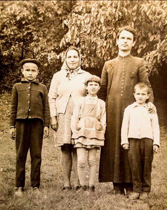 Preotul satului în descrierea părintelui Dumitru Stăniloae 123924