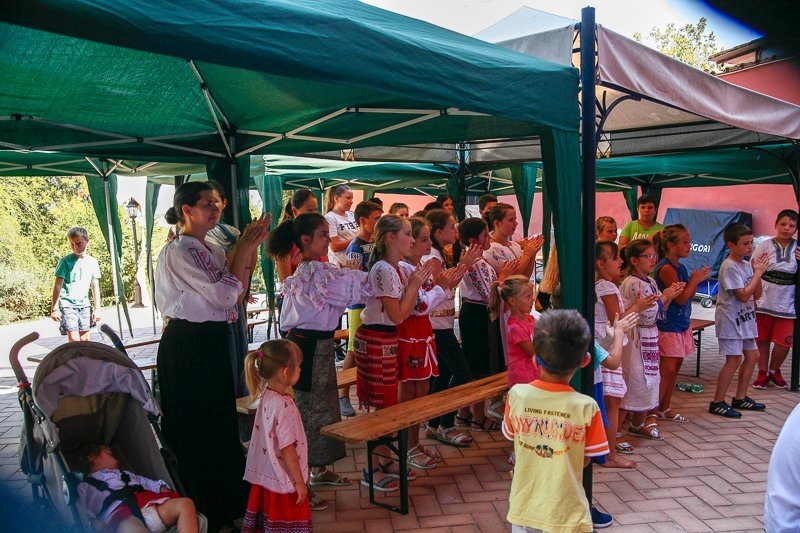 Lumea satului, redescoperită de copii din Italia  124424