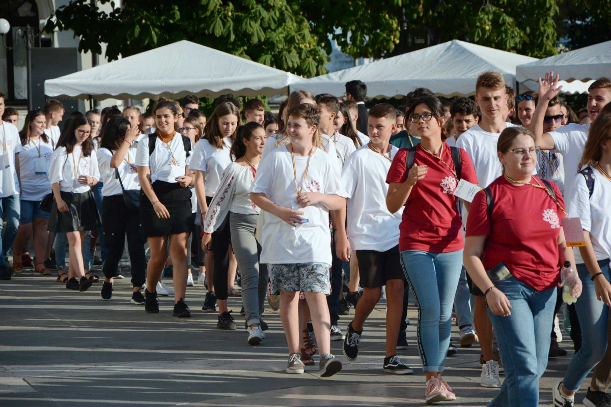 „Nădăjduim că veţi reuşi să redaţi României o conştiinţă de sine mai demnă” 124479