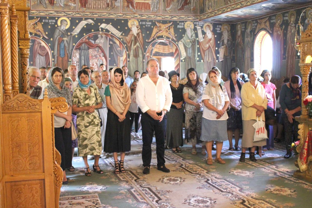 Liturghie arhierească la Mănăstirea Strâmba-Jiu 124589