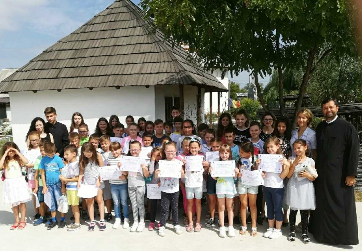 Şcoala de vară „Pe uliţa copilăriei” de la Chintinici 124685