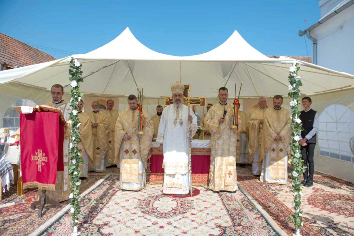 Slujiri arhierești în Duminica a X-a după Rusalii (a vindecării lunaticului) 124610