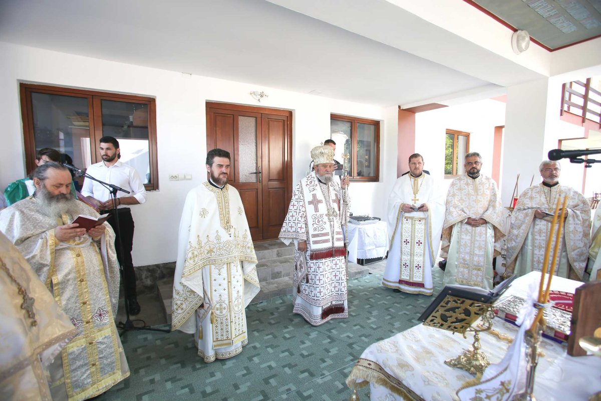 Slujiri arhierești în Duminica a X-a după Rusalii (a vindecării lunaticului) 124612