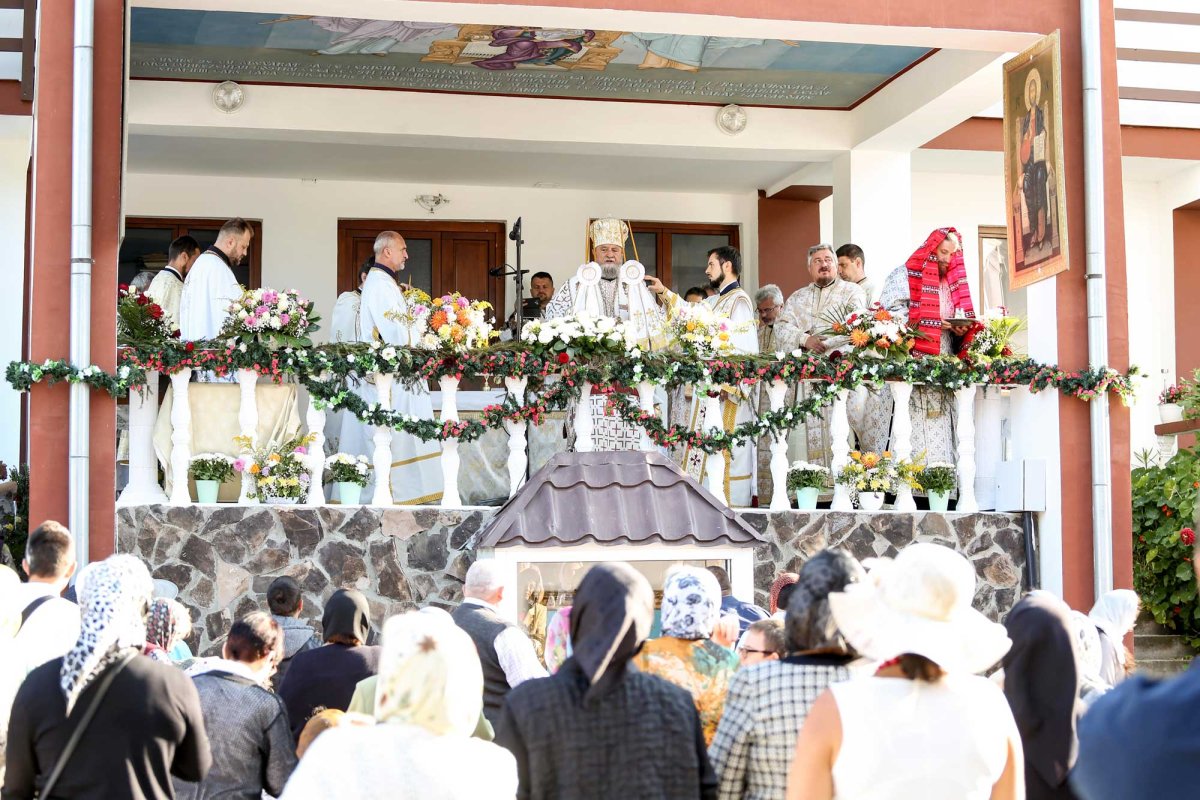 Slujiri arhierești în Duminica a X-a după Rusalii (a vindecării lunaticului) 124613