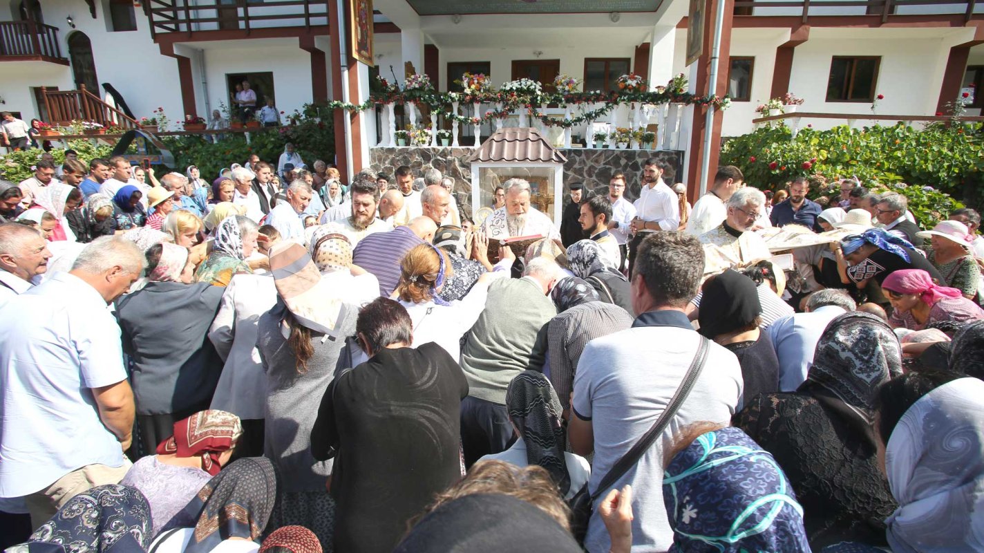 Slujiri arhierești în Duminica a X-a după Rusalii (a vindecării lunaticului) 124614