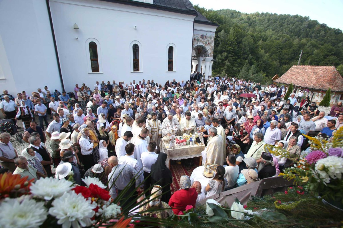 Slujiri arhierești în Duminica a X-a după Rusalii (a vindecării lunaticului) 124615