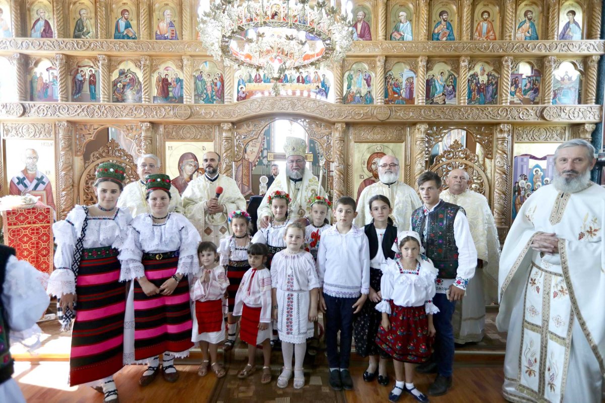 Slujiri arhierești în Duminica a X-a după Rusalii (a vindecării lunaticului) 124620