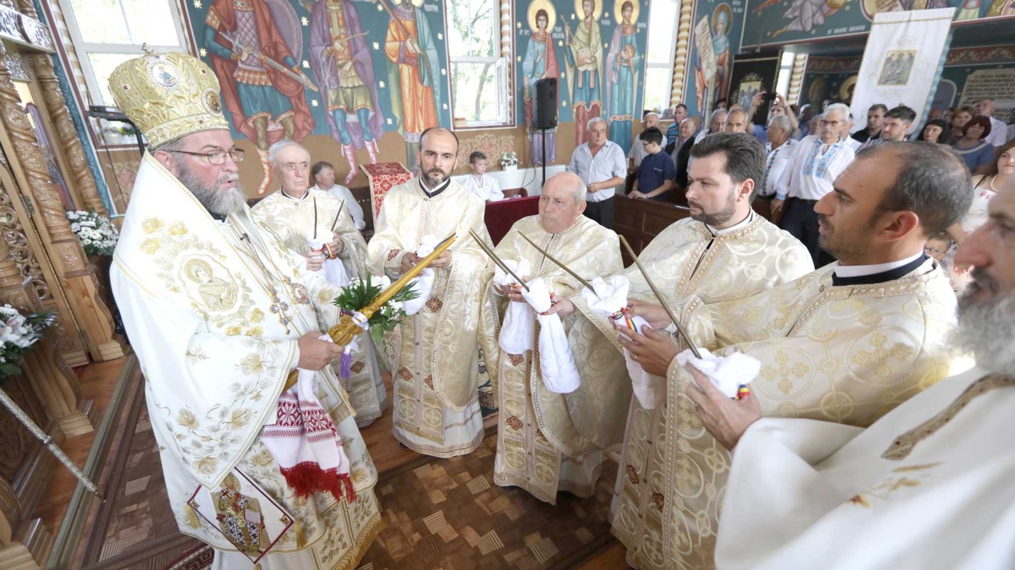 Slujiri arhierești în Duminica a X-a după Rusalii (a vindecării lunaticului) 124624