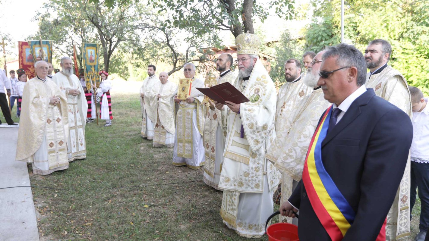 Slujiri arhierești în Duminica a X-a după Rusalii (a vindecării lunaticului) 124629