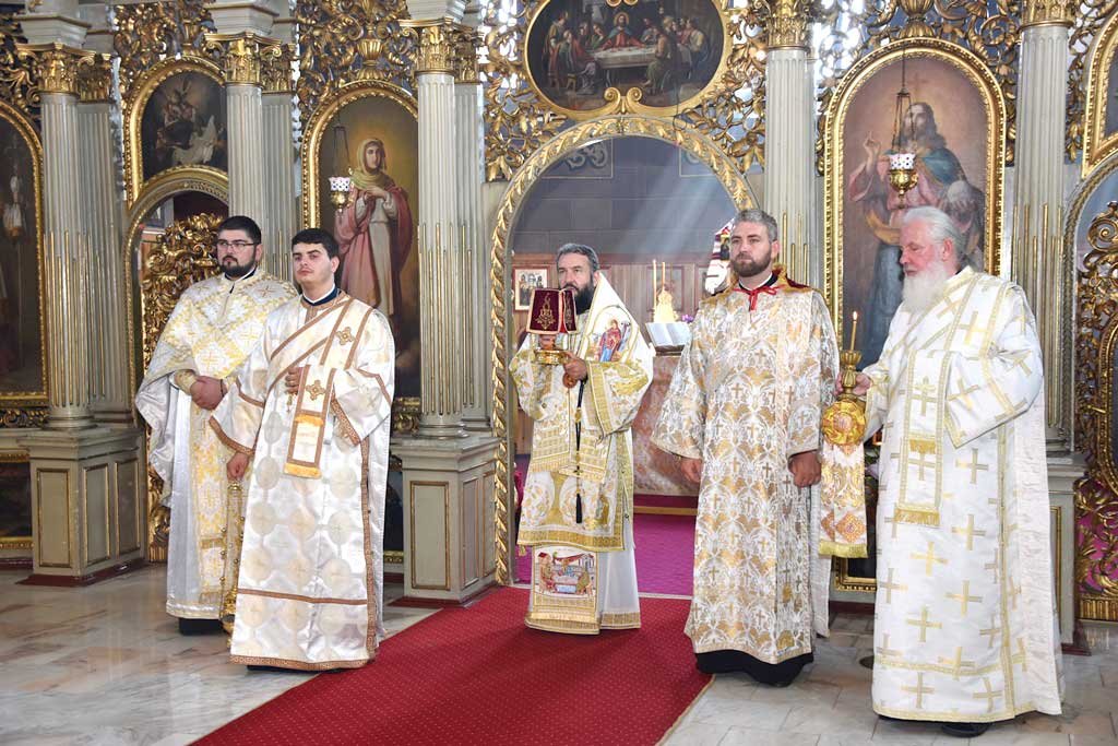 Slujiri arhierești în Duminica a X-a după Rusalii (a vindecării lunaticului) 124632